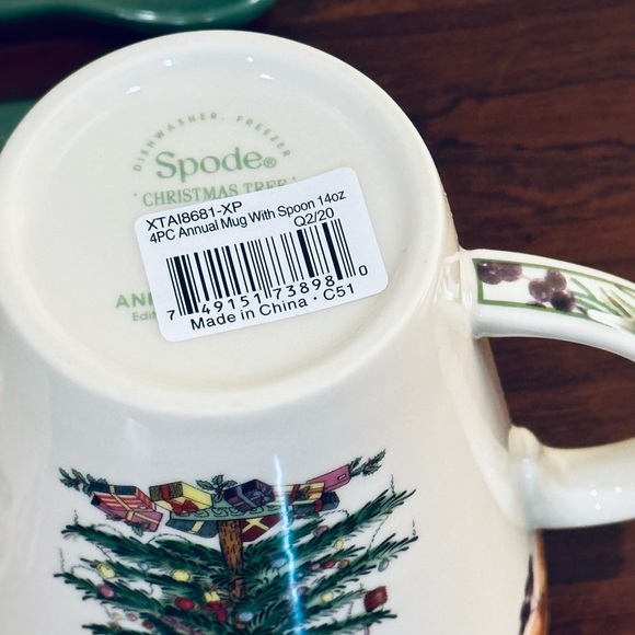 🎄🌟HP🌟Spode 2020 Set of 2 Earthenware Christmas Tree Poinsettia Mugs & Spoons - Picture 10 of 13